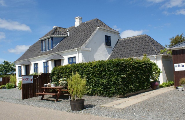 Cozy annex with loft, private terrace and only 500 m to the beach