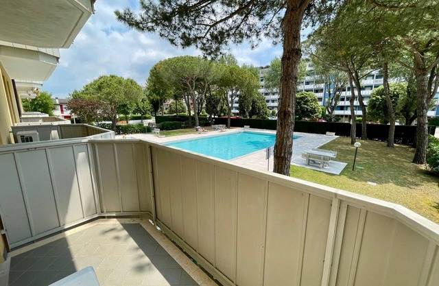 Cozy apartment with pool