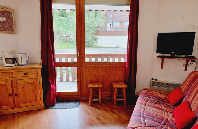 Cozy apartment, 500m from slopes, family-friendly, free parking