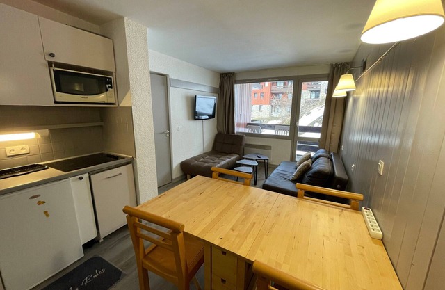 Cozy apartment with balcony, pool and optional parking in Plagne 1800