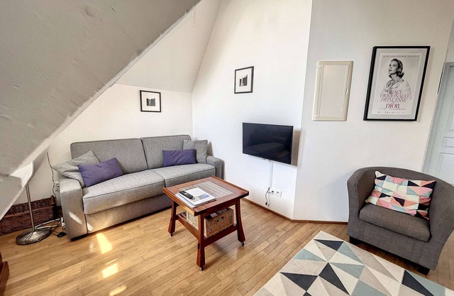 Cozy apartment, 200m beach, private parking, WiFi