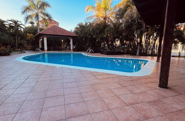 Cozy Apartment, backyard & balcony pool first floor gated, electricity included.
