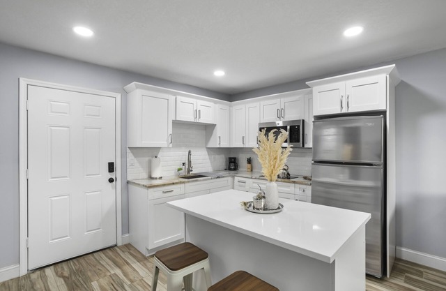 COZY apartment close to Bush GARDEN, 15min DOWNTOWN TAMPA