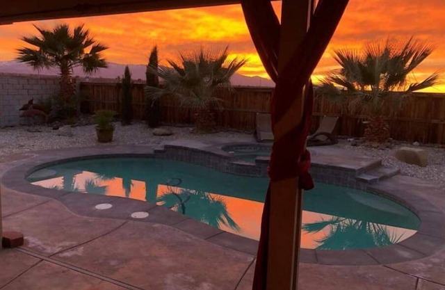 Cozy Apartment fast Wi Fi washer/dryer kitchen, pool & spa!n