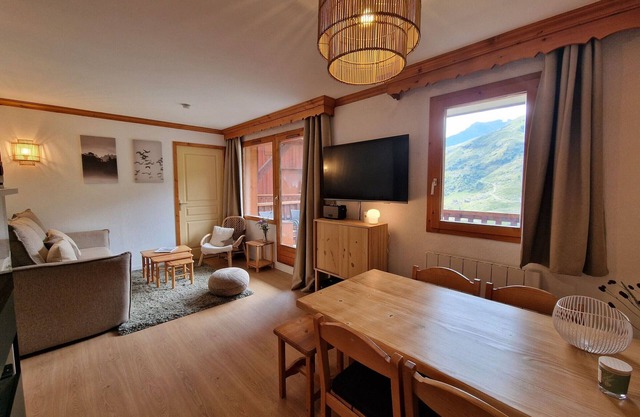 Cozy apartment for 6, ski-in/ski-out with balcony and WiFi