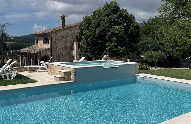 Cozy apartment in a villa with pool surrounded by olive trees in Todi- Leccio