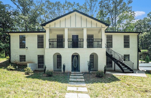 Cozy Apartment in Lilburn - Unit A