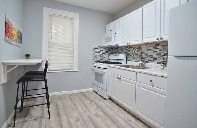 Cozy Apartment in Quiet Spencerport with Private Deck