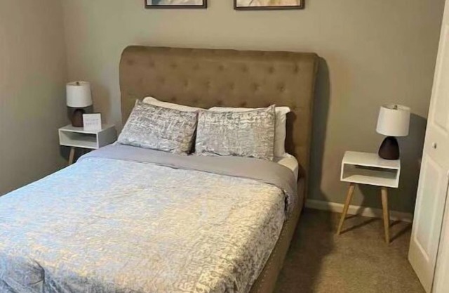 Cozy Apartment in West Midtown Atlanta. Located near all the malls and shops.