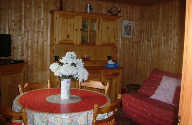 Cozy apartment with WiFi and parking in Les Gets