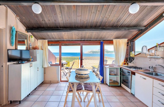 Cozy Attic Apartment "Sul Mare a Santa Teresa" with Wi-Fi, Sea View, Terrace