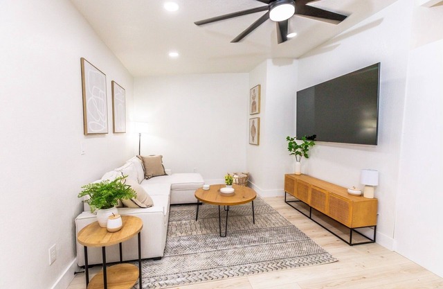 Cozy Beach House Just Minutes From Siesta Key