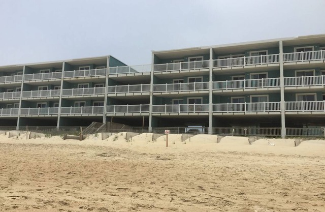 Cozy Beach Side Condo!