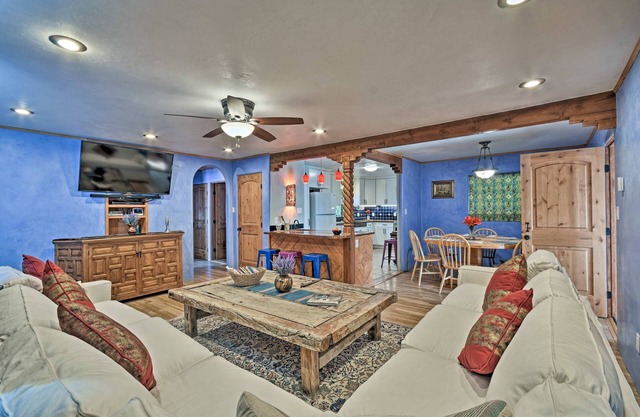 Cozy 'Blue Adobe' w/Steam Room 2 Mi. from Taos!