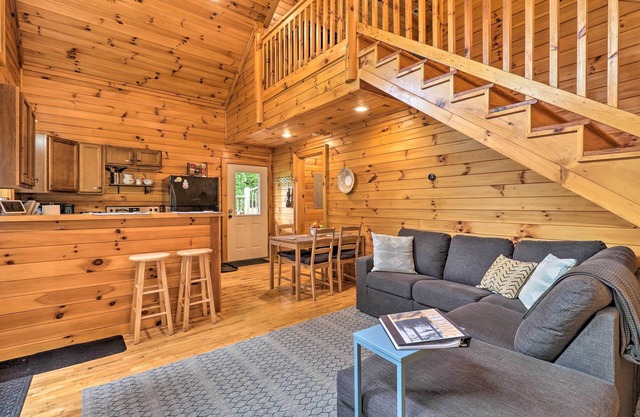 Cozy Boone Cabin w/Deck: Close to Downtown!