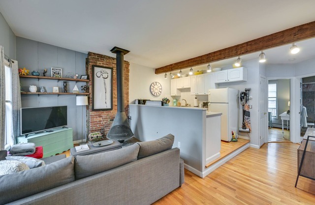 Cozy Boston Vacation Rental w/Rooftop Deck!