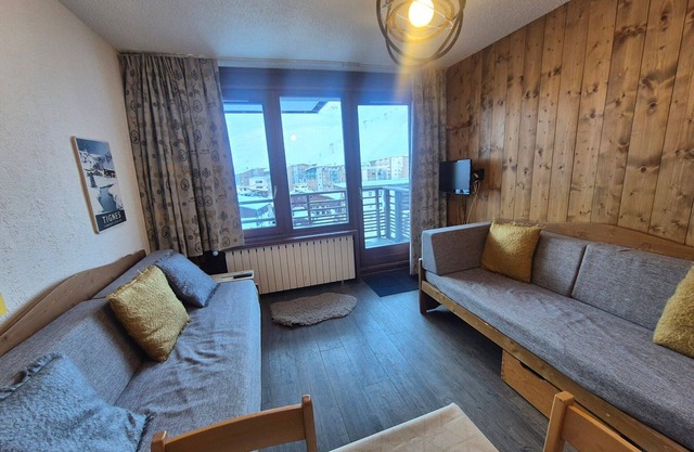 Cozy & Bright Studio Near Slopes and Shops with Balcony