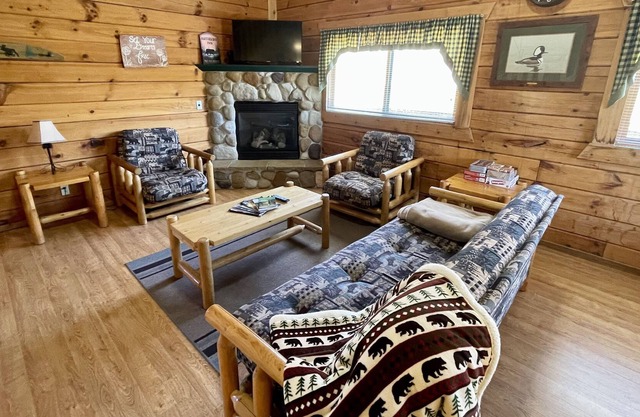 Cozy Cabin Close to Jellystone, 3 Bears, ATV Trails in Warrens!