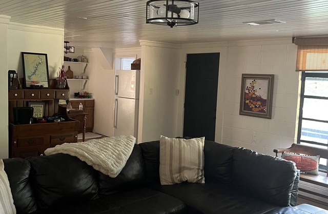 Cozy cabin, easy lake access, Ridge Route, Lake Tenkiller-close to Fin & Feather