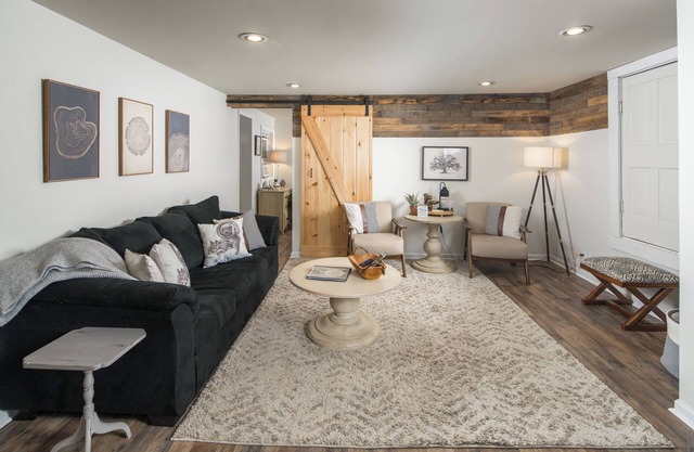 Cozy Cabin Getaway - King Bed, Peaceful! Two miles from App - Private Basement
