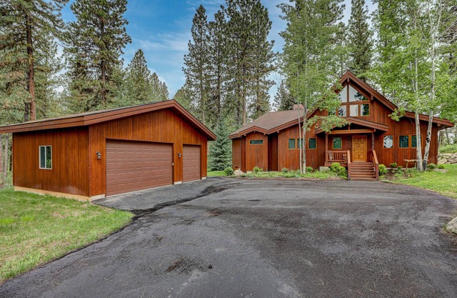 Cozy cabin in the heartland of outdoor recreation for every age and ability.