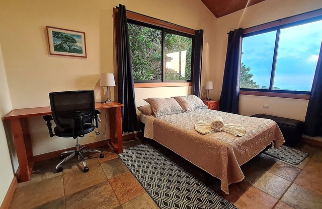 Cozy cabin located in Monteverde just 5 mins from the local attractions & town.
