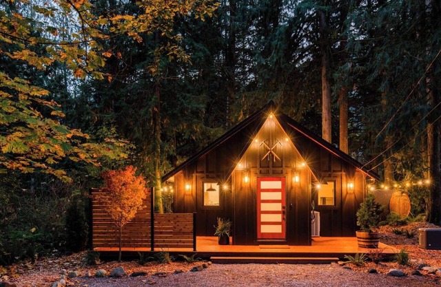 Cozy Cabin @ Mt Baker – Private Hot Tub & Sauna