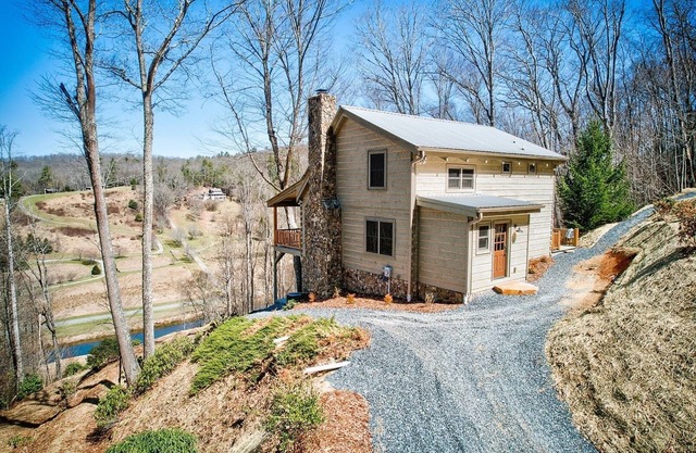Cozy Cabin + Mt View/River/Hot Tub/Pool Table/Fire Pit