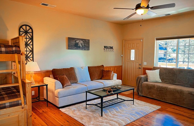 Cozy cabin near Snow Valley ski resort and Santa's Village