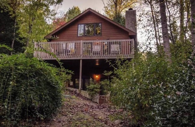 Cozy Cabin w/Hot tub 3.7 miles from Biltmore House