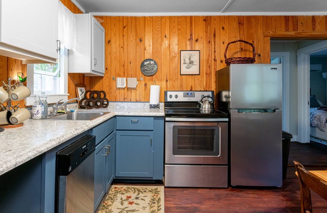 Cozy Caldwell Cottage