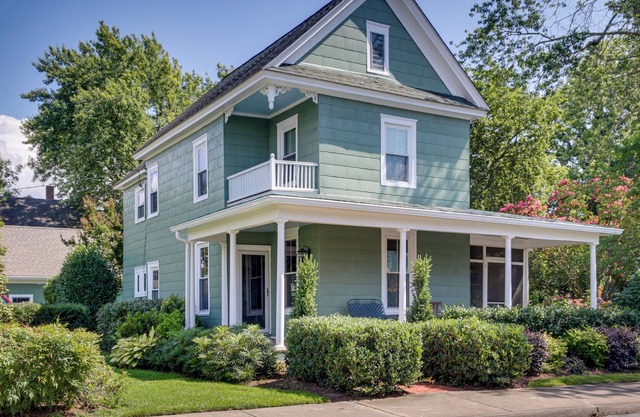 Cozy Cambridge Retreat w/ Casita Near Marina!