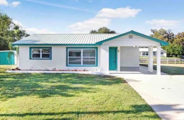 Cozy Canal home, w/Kayaks/Lake Henderson/Withlacoochee Bike Trail/Springs