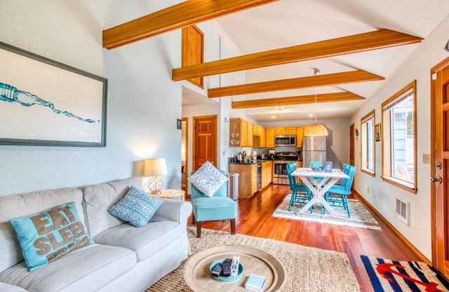 Cozy Cannon Beach Cottage by the Sea