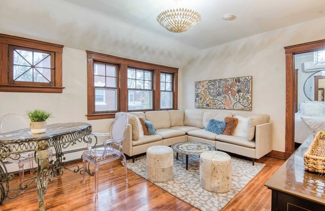 Cozy Carriage House | 1BR Cleveland Heights Hideaway