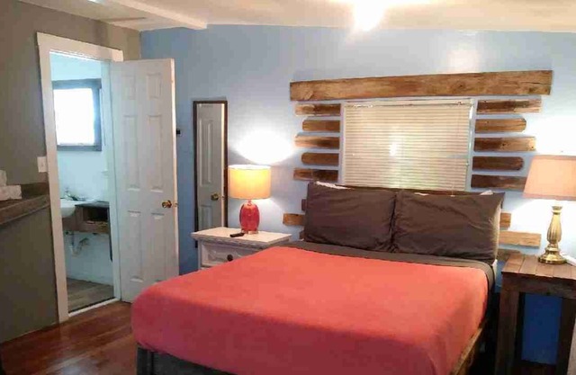 Cozy Casita downtown Sanitized private tiny home for 2
