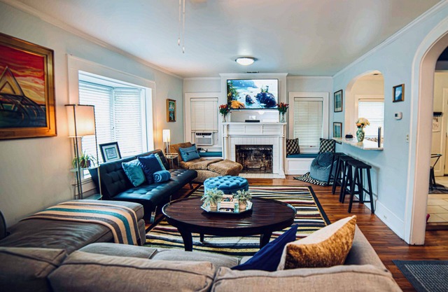 Cozy Charleston Getaway: King Bed, Wifi, Smart TVs, Game Room, Pet-Friendly!