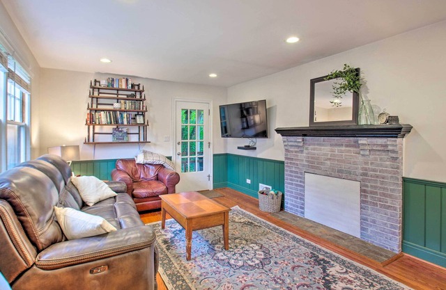 Cozy Charlottesville Home w/ Yard, Near Dtwn!