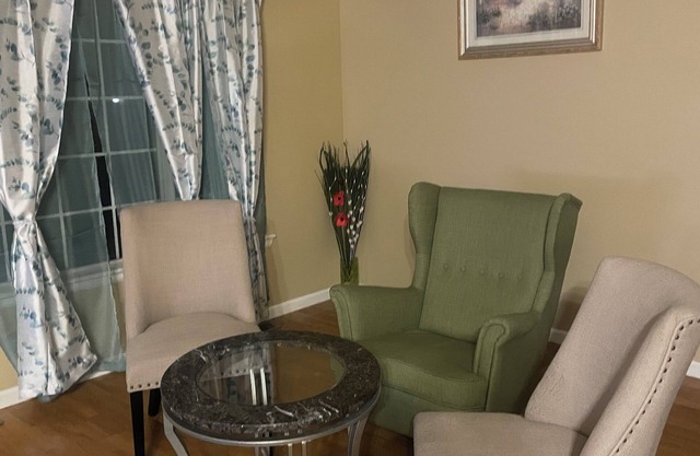 Cozy, Charming 3 bed 2.5-bathroom, master bedroom, with WiFi, AC in Aurora