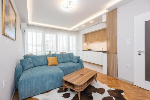 Cozy Chic Flat Stylish Center