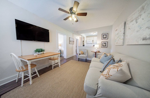 Cozy & Clean 2B/1B in Midtown – 22A