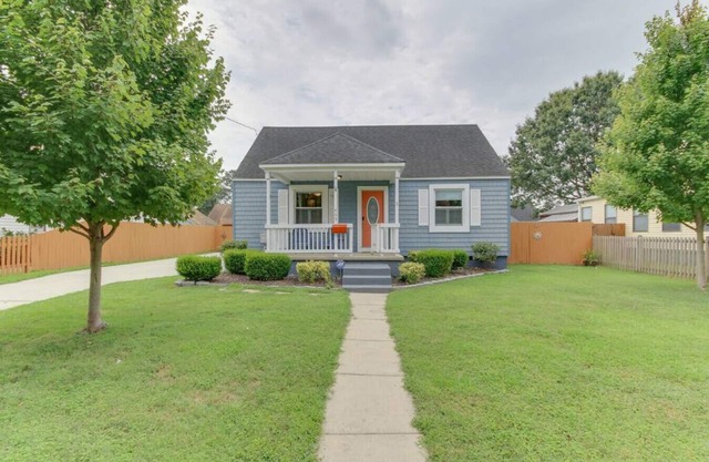 Cozy & Clean Norfolk Cottage- Fenced Yard for Dogs