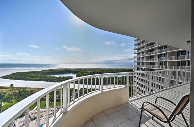 Cozy Coastal Condo with Pool Access Steps to Beach!
