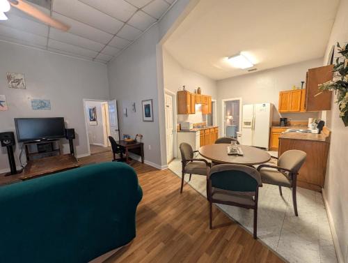 Cozy Coastal Retreat Apt Ingleside