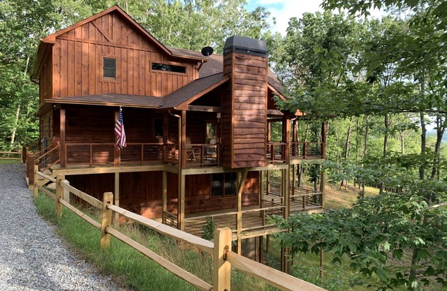 Cozy Comfort meets Luxury Amenities in Mountain-View Retreat w 3 brms & 3 frplcs