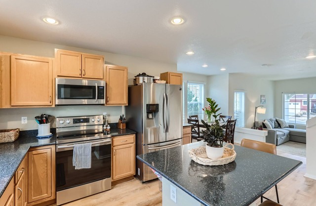 Cozy Comfy 3 Bedroom Stay! Family sized home