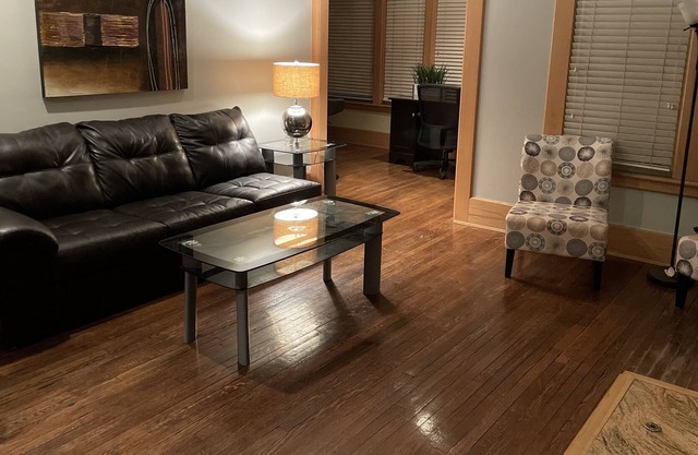 Cozy Condo - 5 min drive to Cleveland Clinic, UH, CWRU