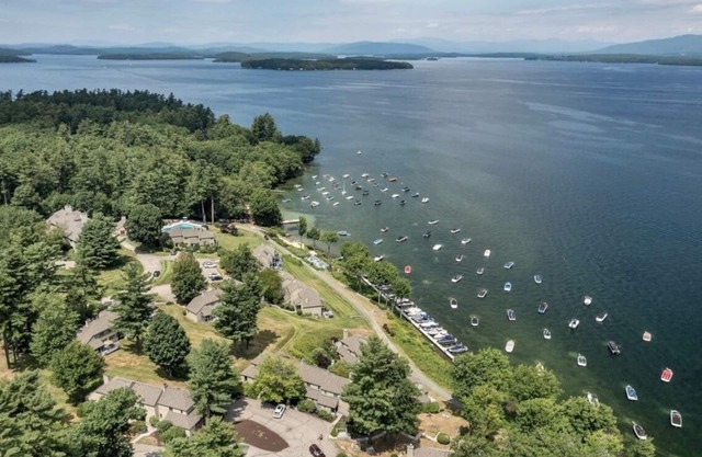 Cozy Condo at Lake Winnipesaukee- Available all seasons!