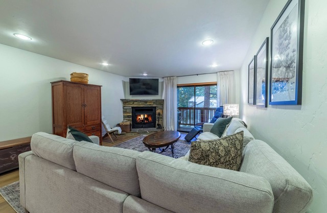 Cozy Condo at The Summit, Walk to Ski 598