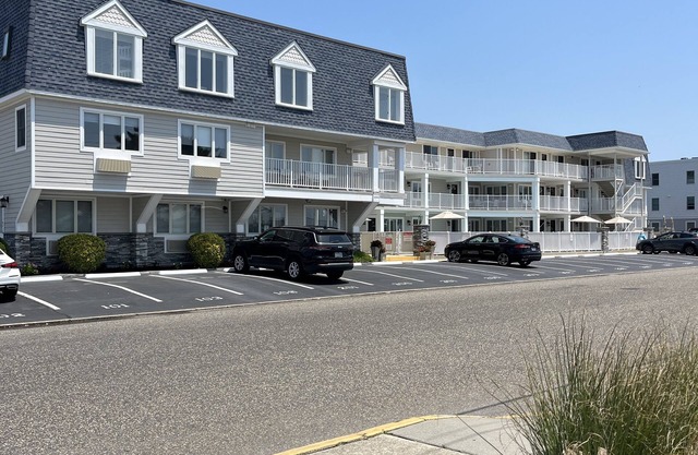 COZY Condo by the SEA!